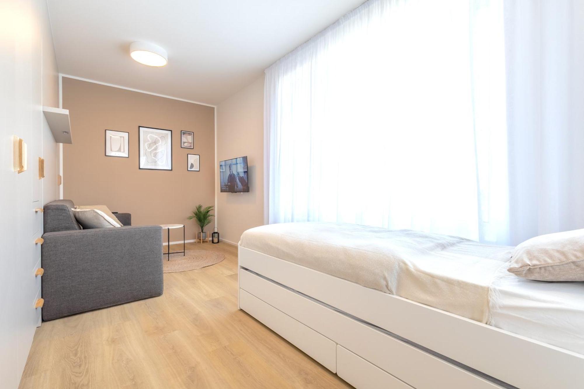 Bright 2Br - 4Th Floor, Balcony, Free Parking By Gravity Prague Apartment Bagian luar foto