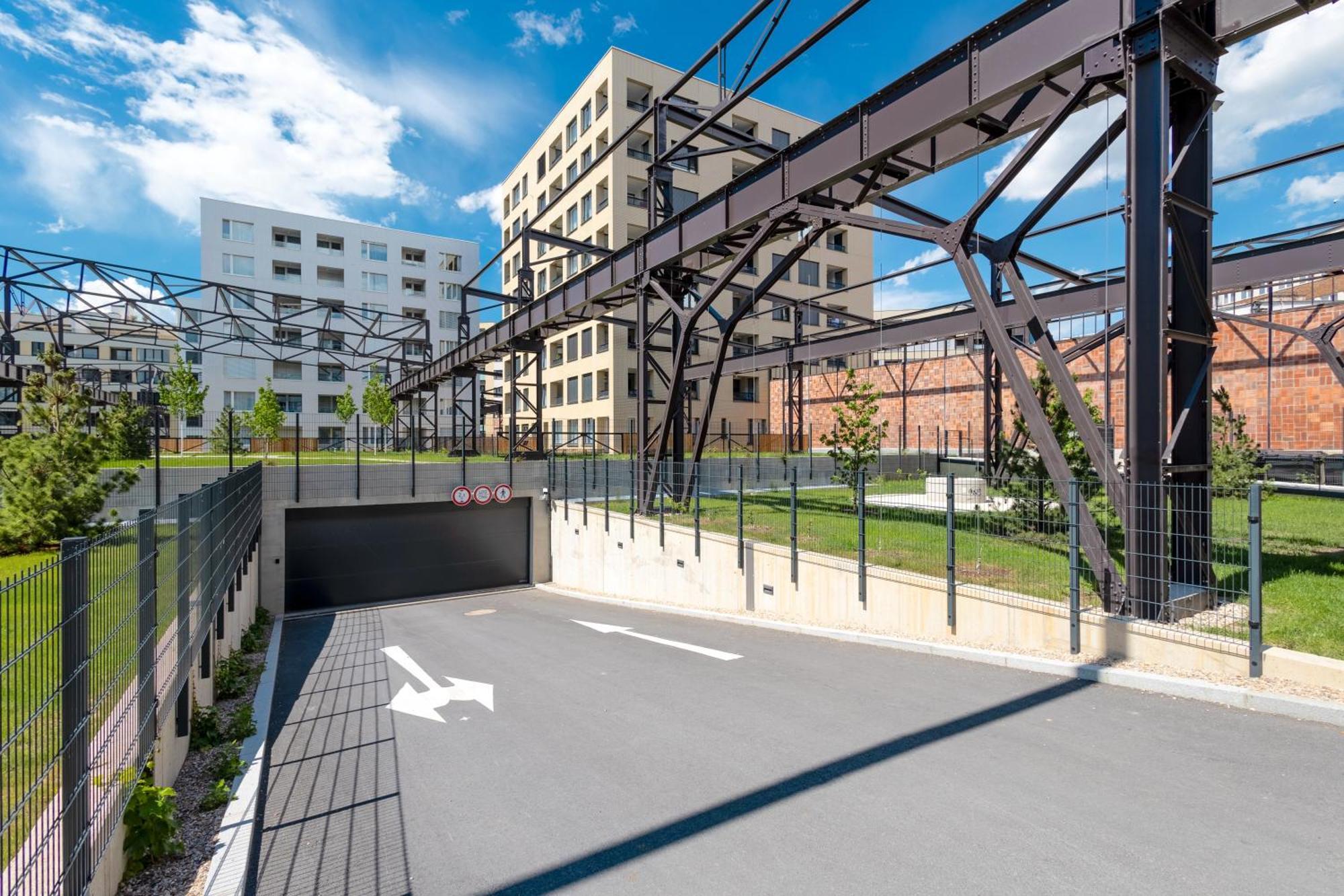 Bright 2Br - 4Th Floor, Balcony, Free Parking By Gravity Prague Apartment Bagian luar foto