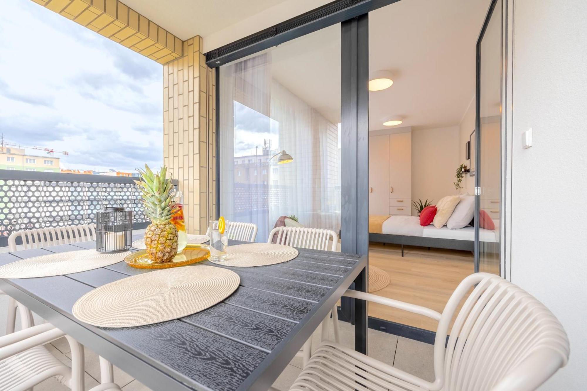 Bright 2Br - 4Th Floor, Balcony, Free Parking By Gravity Prague Apartment Bagian luar foto