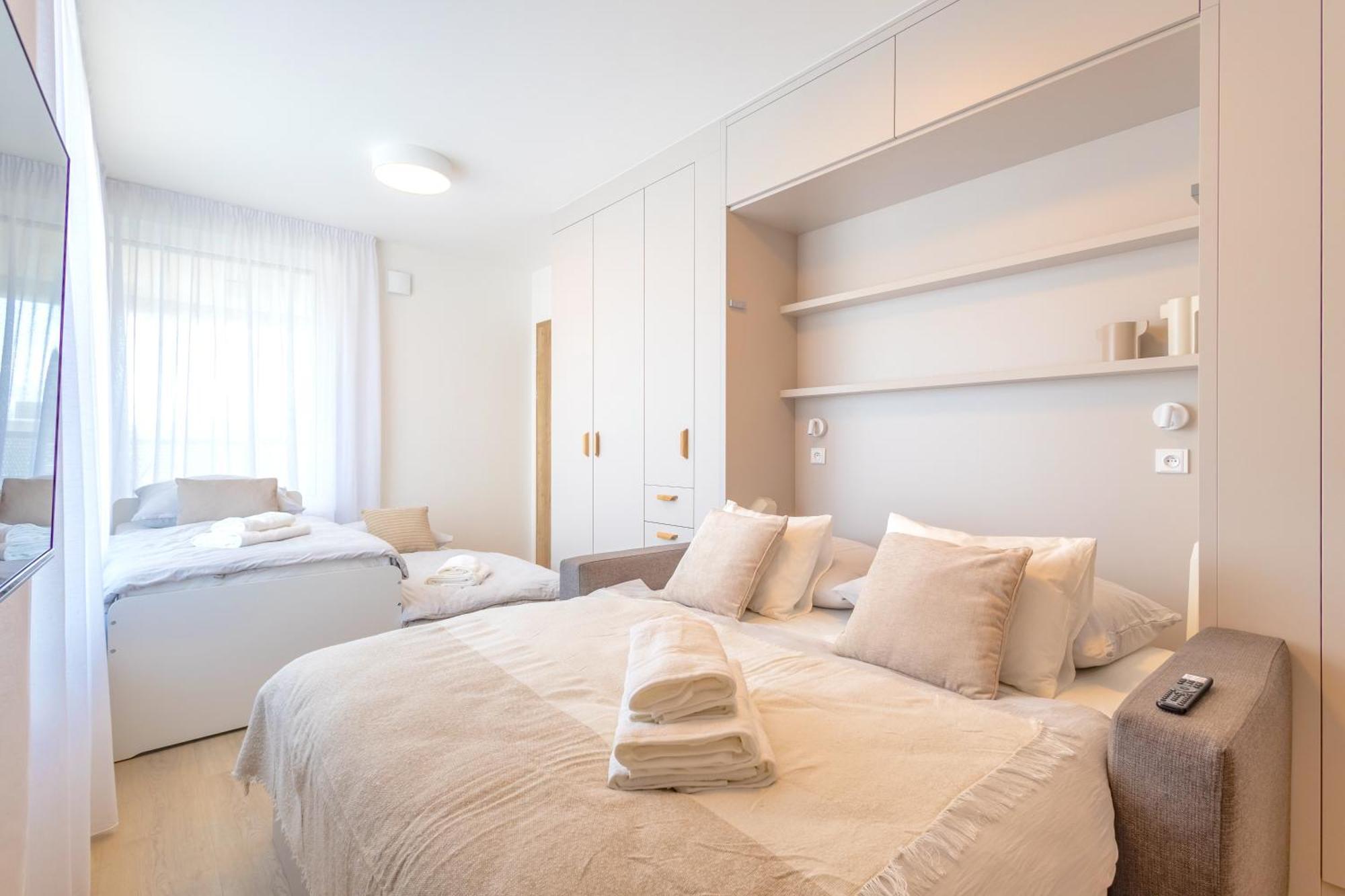 Bright 2Br - 4Th Floor, Balcony, Free Parking By Gravity Prague Apartment Bagian luar foto