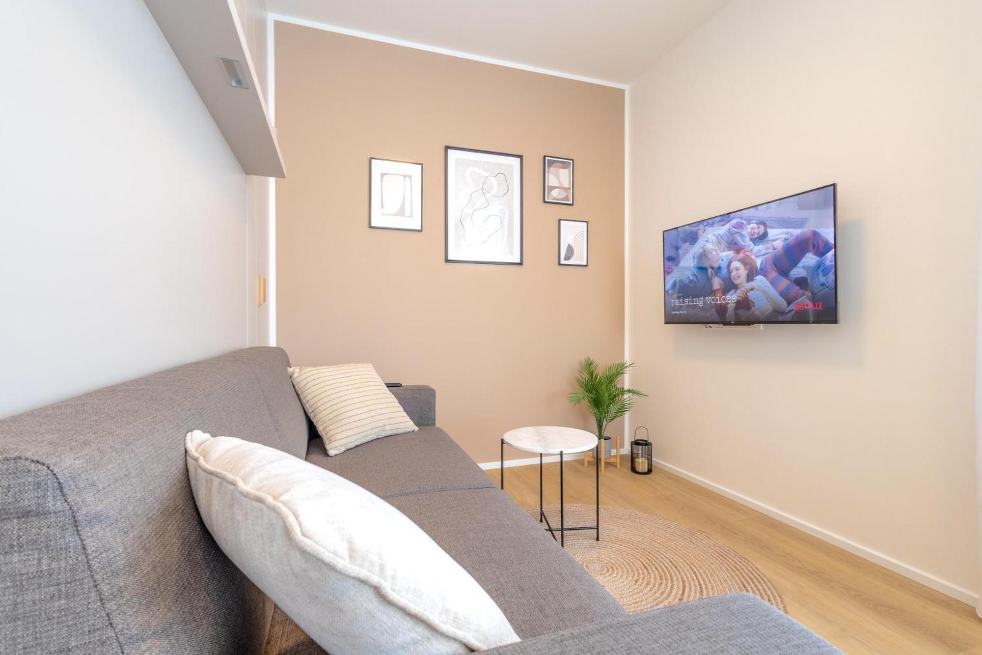 Bright 2Br - 4Th Floor, Balcony, Free Parking By Gravity Prague Apartment Bagian luar foto