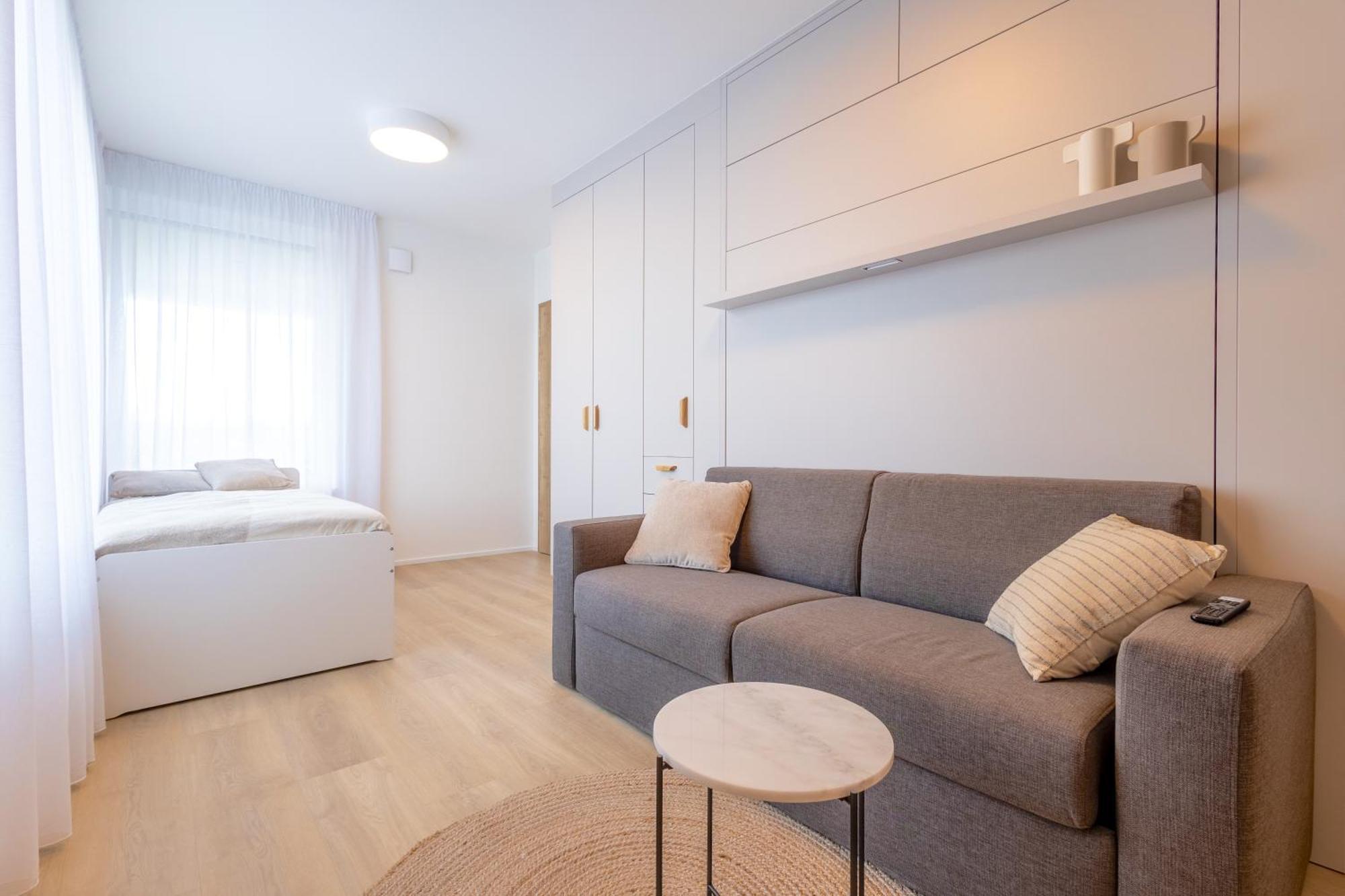 Bright 2Br - 4Th Floor, Balcony, Free Parking By Gravity Prague Apartment Bagian luar foto