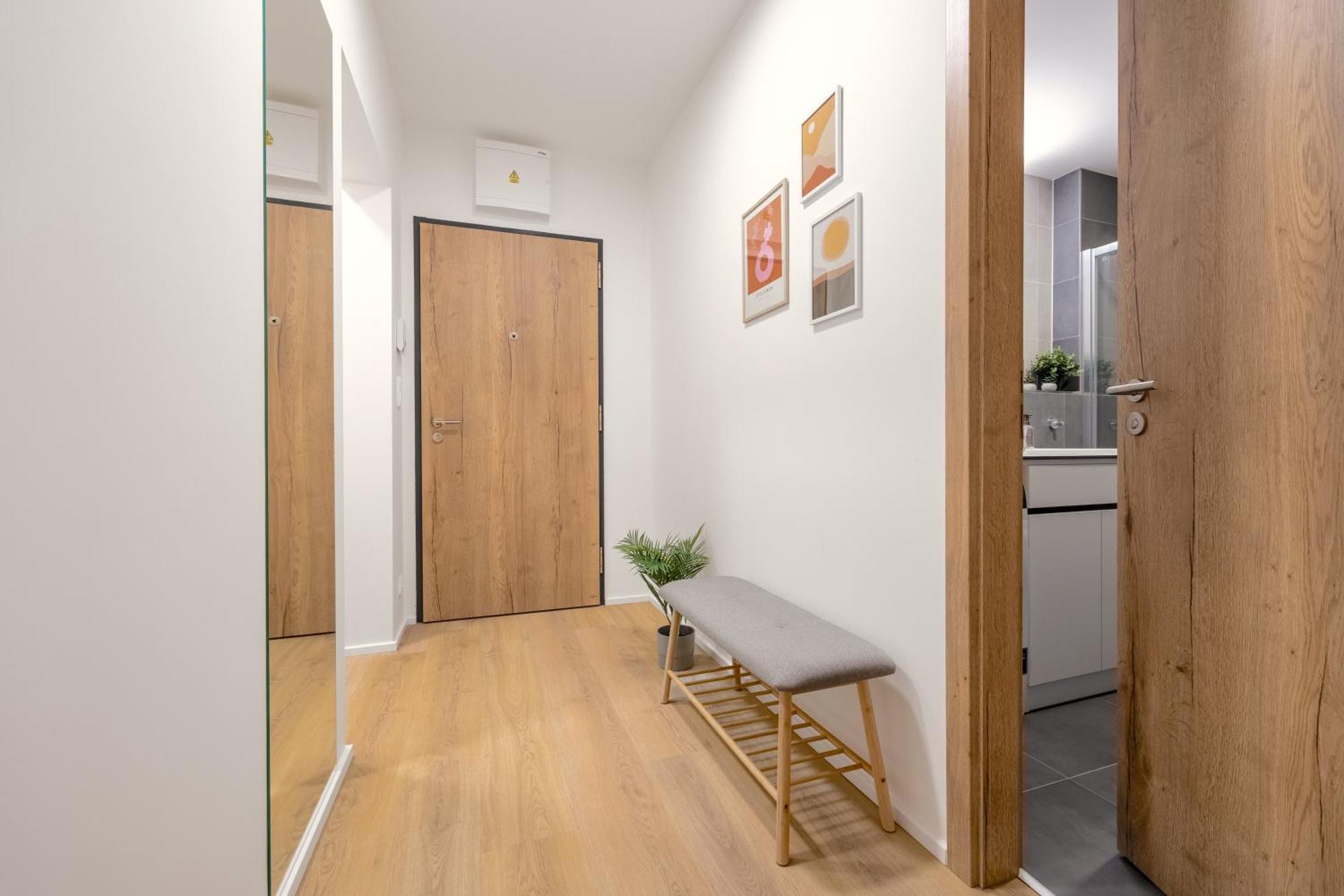 Bright 2Br - 4Th Floor, Balcony, Free Parking By Gravity Prague Apartment Bagian luar foto