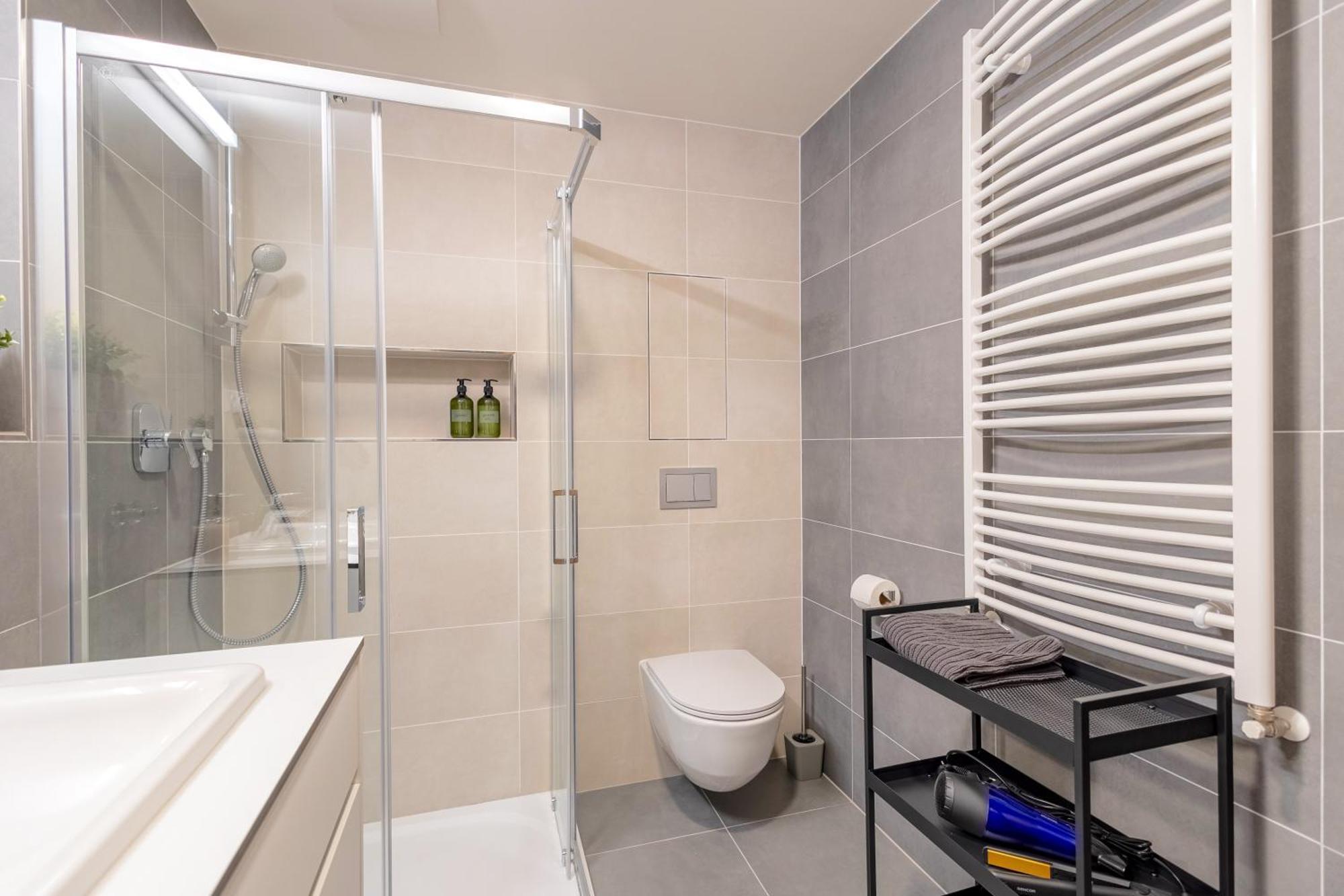 Bright 2Br - 4Th Floor, Balcony, Free Parking By Gravity Prague Apartment Bagian luar foto
