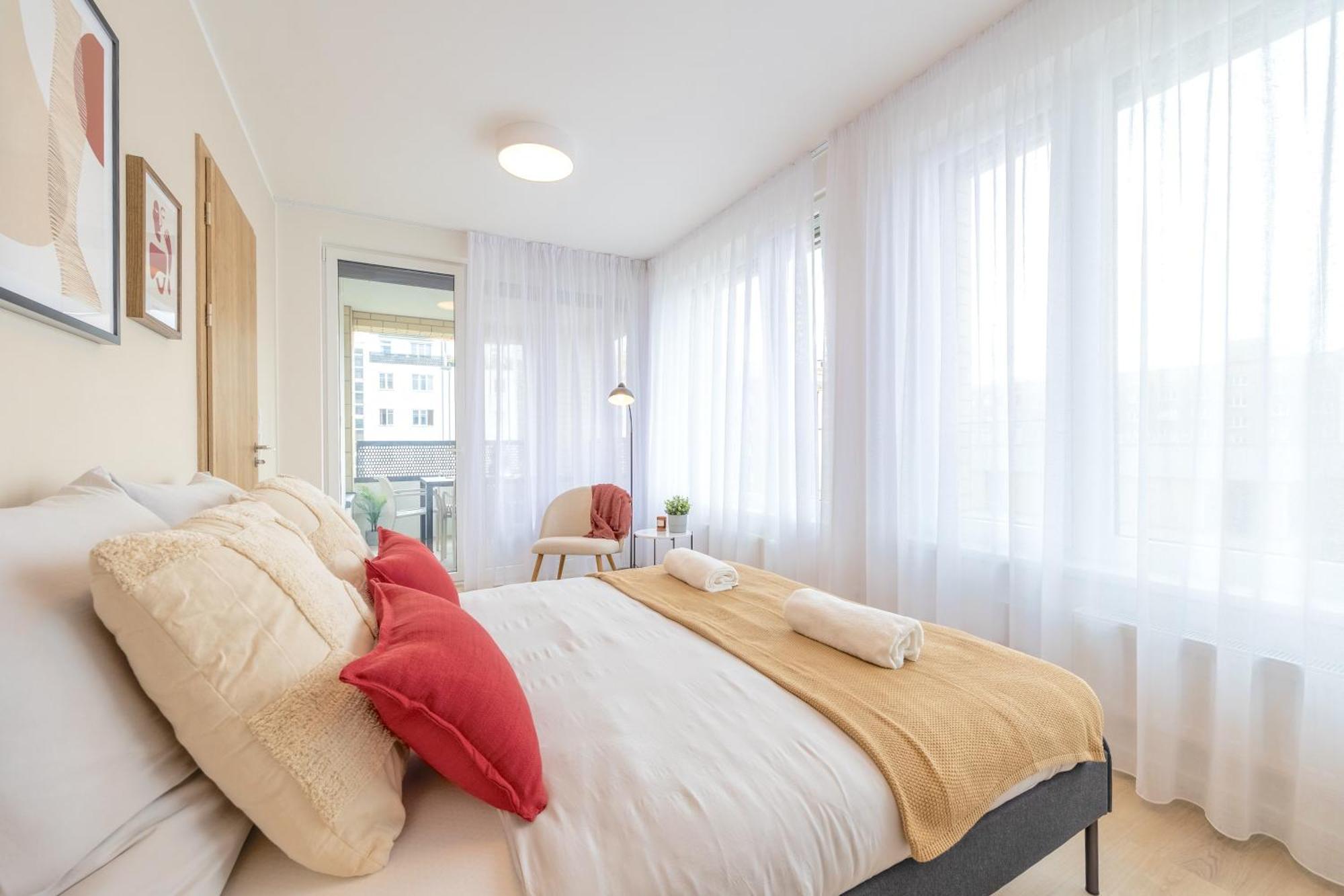 Bright 2Br - 4Th Floor, Balcony, Free Parking By Gravity Prague Apartment Bagian luar foto